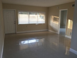 204 NE 10th Ave-Unit -1 in Fort Lauderdale, FL - Building Photo - Building Photo