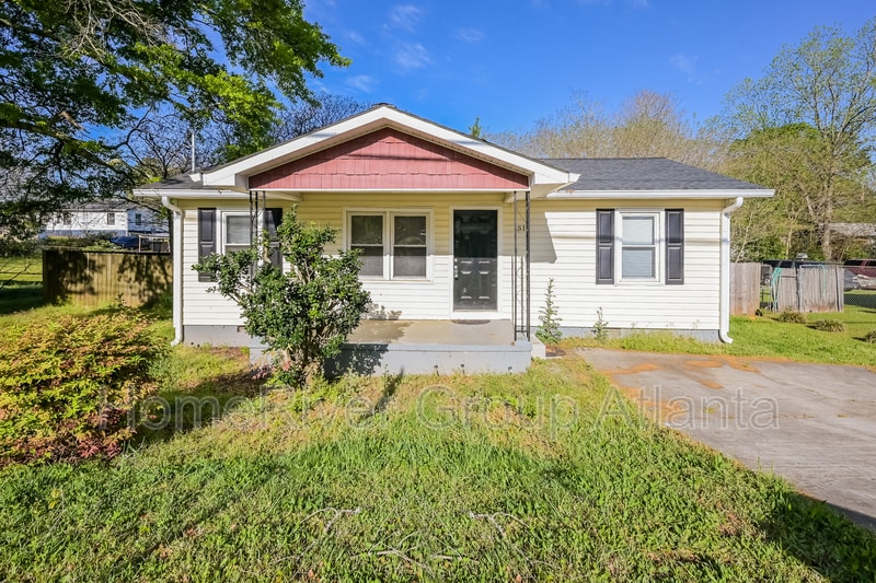 51 Carver Rd in Mcdonough, GA - Building Photo