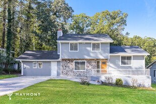 7050 Merrywood Dr in Fairburn, GA - Building Photo