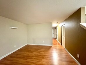 412 Center Rd in Everett, WA - Building Photo - Building Photo