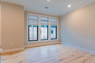 160 Everett St, Unit 301 in Boston, MA - Building Photo - Building Photo
