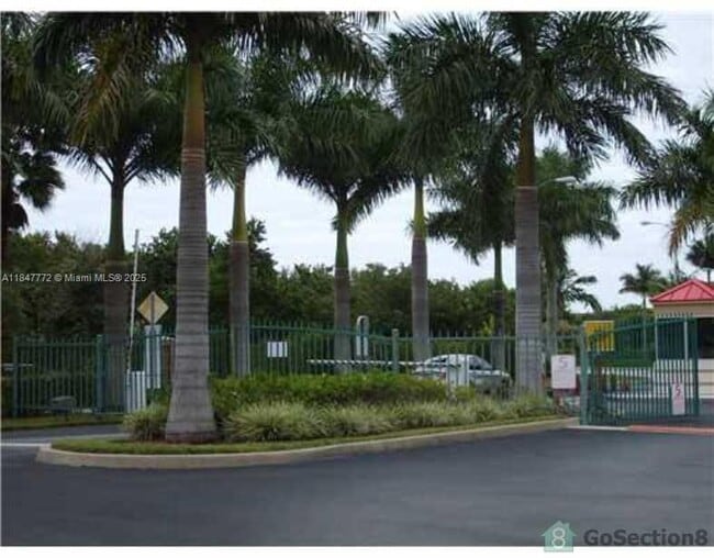 1260 SE 29th St in Homestead, FL - Building Photo - Building Photo