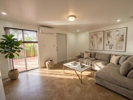 2957 SW 36th Ct, Unit 4 in Miami, FL - Building Photo