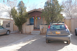 122 Princeton Dr SE in Albuquerque, NM - Building Photo - Building Photo