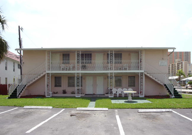 Riverside Apartments in Pompano Beach, FL - Building Photo - Building Photo