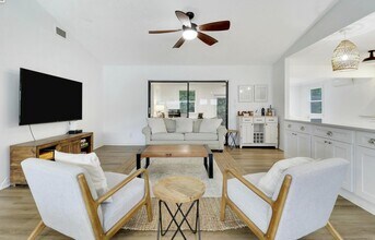 7843 SE Lexington Ave in Hobe Sound, FL - Building Photo - Building Photo