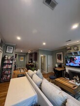 127 Heath St, Unit #2 in Somerville, MA - Foto de edificio - Building Photo