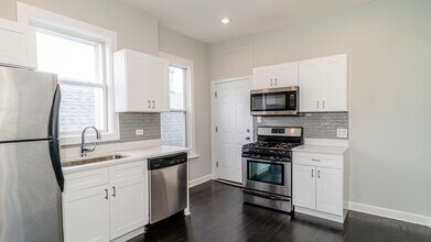 2049 W Coulter St in Chicago, IL - Building Photo - Building Photo