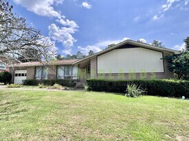 2905 Prestwick Cir in Columbia, SC - Building Photo
