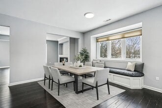 10406 Waterford Dr, Unit 2 in Westchester, IL - Building Photo - Building Photo