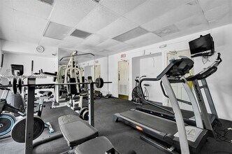 20400 W Country Club Dr in Aventura, FL - Building Photo - Building Photo