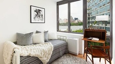 4610 Center Blvd in Queens, NY - Building Photo - Building Photo