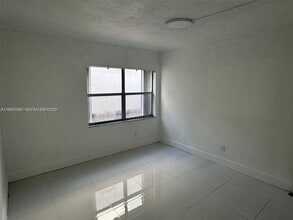 5505 NW 7th St in Miami, FL - Foto de edificio - Building Photo