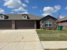 463 Barbet Dr in Centerton, AR - Building Photo