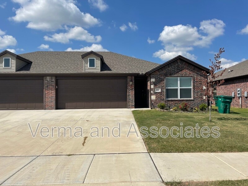 463 Barbet Dr in Centerton, AR - Building Photo