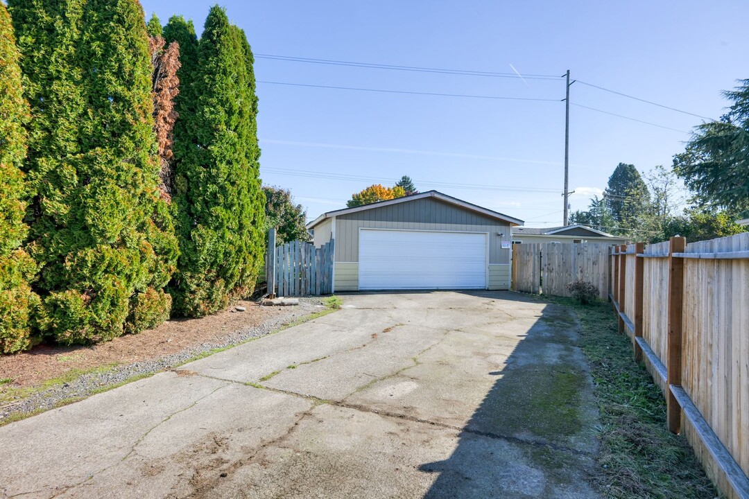 805 Mathias Ct in Molalla, OR - Building Photo