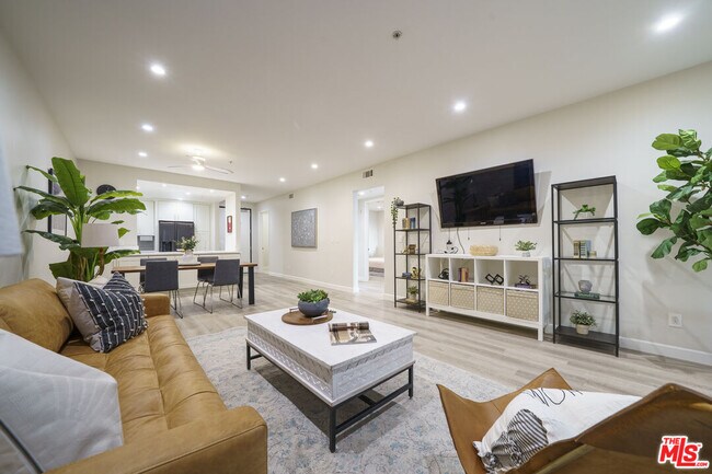 property at 625 S Berendo St