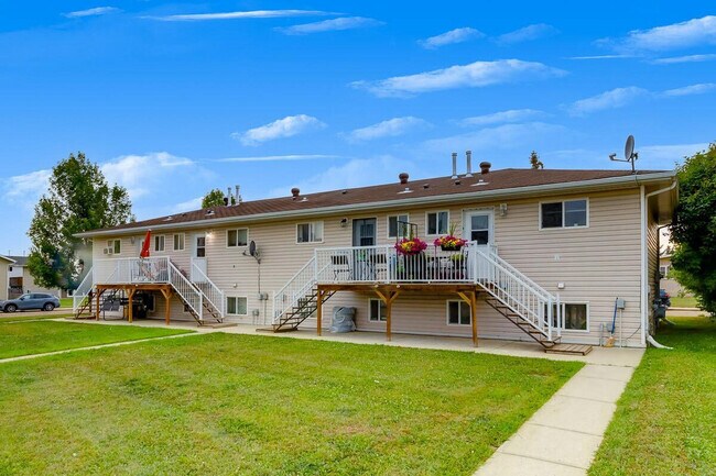 Eagle Manor in Wetaskiwin, AB - Building Photo - Building Photo