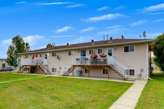 Eagle Manor in Wetaskiwin, AB - Building Photo - Building Photo