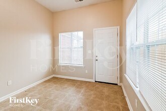 5599 Queens Ring Cove in Memphis, TN - Foto de edificio - Building Photo