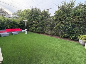 5903 Texhoma Ave in Encino, CA - Foto de edificio - Building Photo