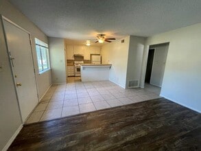 9508 Emerald Park Dr in Elk Grove, CA - Building Photo - Building Photo