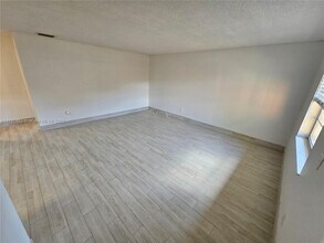 4621 SW 33rd Ave in Fort Lauderdale, FL - Building Photo - Building Photo