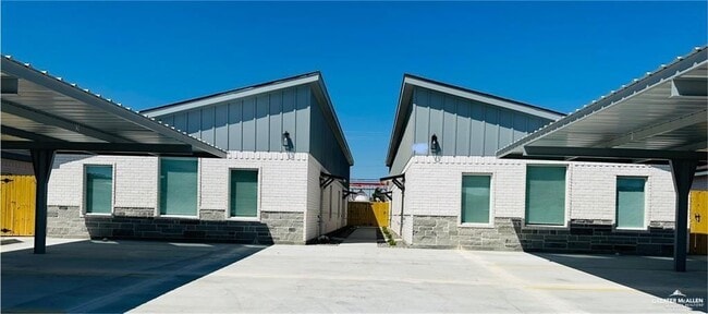 property at 11 Playa Dr