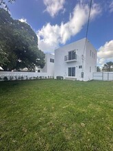 538 NW 17th Ave in Fort Lauderdale, FL - Building Photo - Building Photo