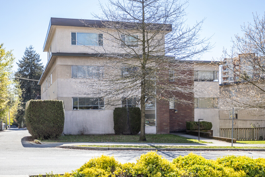 Laurier Apartments in North Vancouver, BC - Building Photo