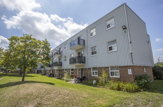 Elgin Woods Apartments in St Thomas, ON - Building Photo - Building Photo