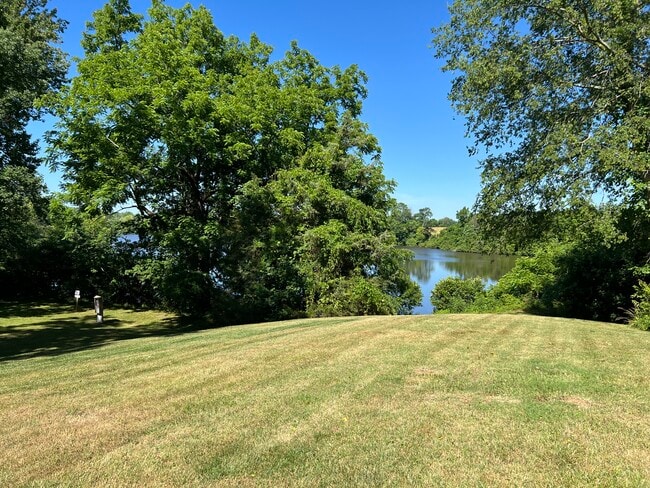 1115 Bracketts Farm Rd in Louisa, VA - Foto de edificio - Building Photo