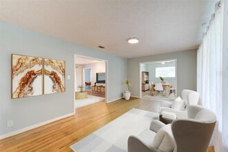 5025 Hazelton St in Houston, TX - Building Photo - Building Photo