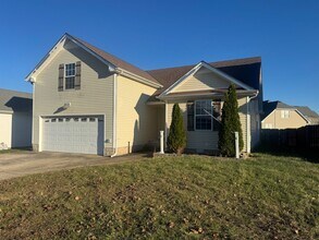 1051 Cindy Jo Ct in Clarksville, TN - Building Photo - Building Photo