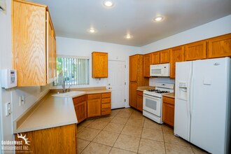 2348 Great Elk Dr in Henderson, NV - Building Photo - Building Photo