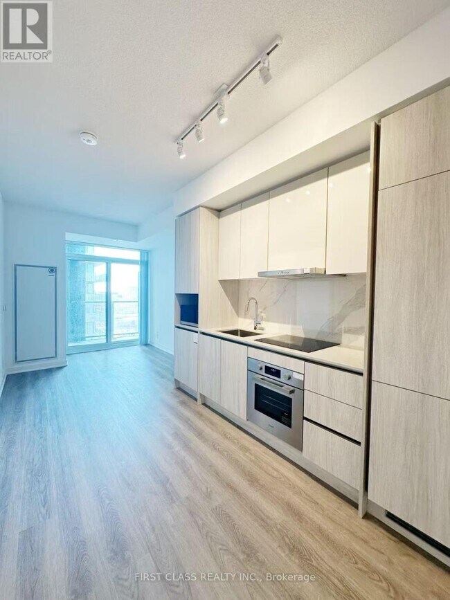 180 Front St E in Toronto, ON - Building Photo - Building Photo