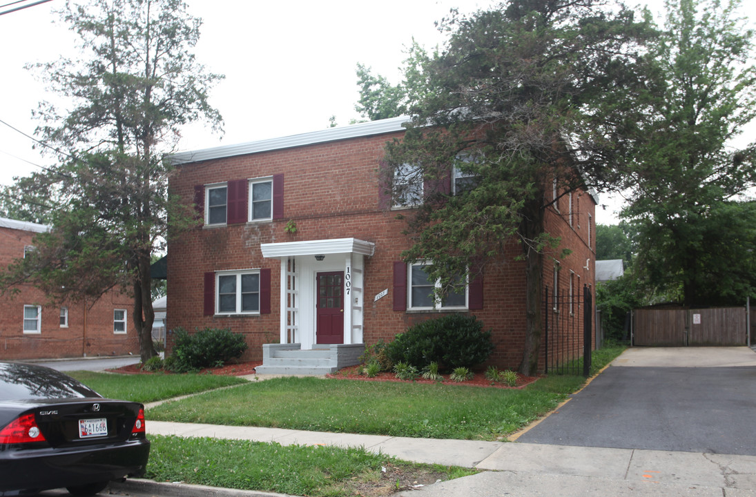 1007 E University Blvd in Takoma Park, MD - Building Photo