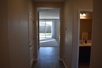 652 Marybelle Dr in Merced, CA - Building Photo - Building Photo