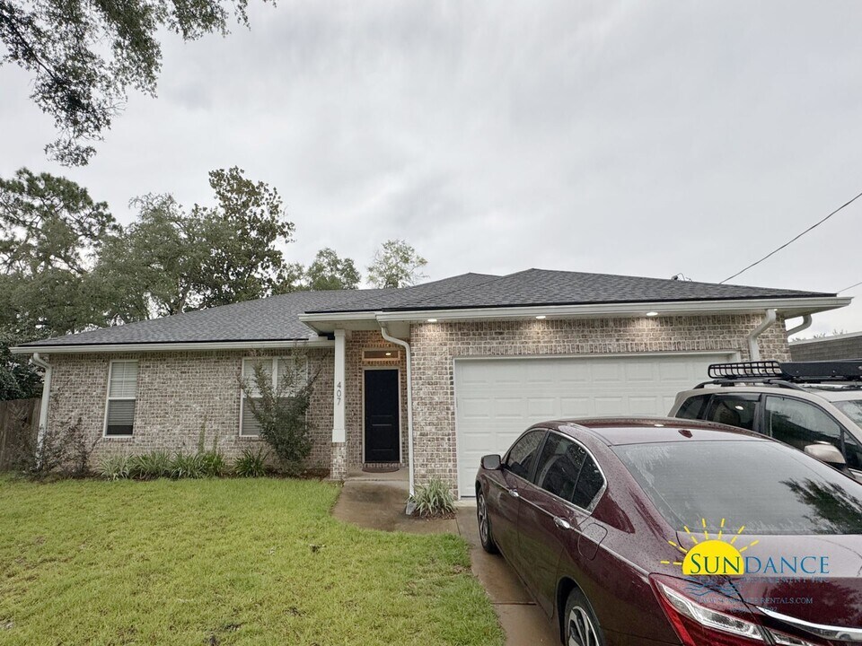 407 Niceville Ave in Niceville, FL - Building Photo