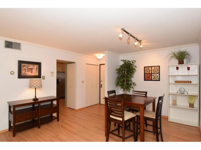 property at 1906 E Shorewood Blvd