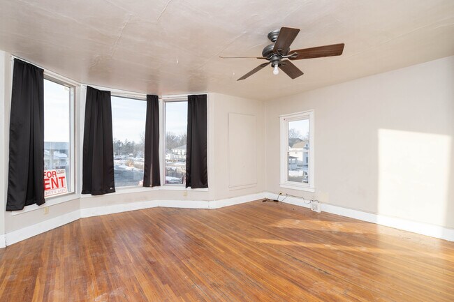 2020 College St in Cedar Falls, IA - Building Photo - Building Photo