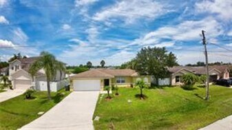 724 Versailles Ln in Kissimmee, FL - Building Photo