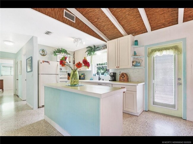 1905 NE River Ct in Jensen Beach, FL - Building Photo - Building Photo