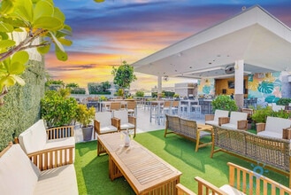111 N Ocean Dr in Hollywood, FL - Building Photo - Building Photo