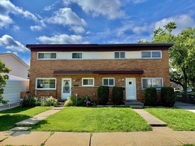9117 Barberry Ln in Des Plaines, IL - Building Photo