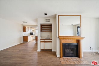 1519 N Martel Ave in Los Angeles, CA - Foto de edificio - Building Photo