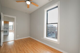 2418 N Clybourn Ave in Chicago, IL - Building Photo - Building Photo