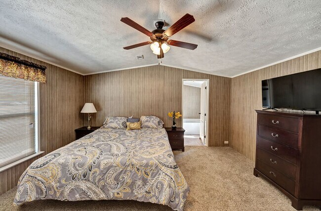 property at 1205 W Circle Dr