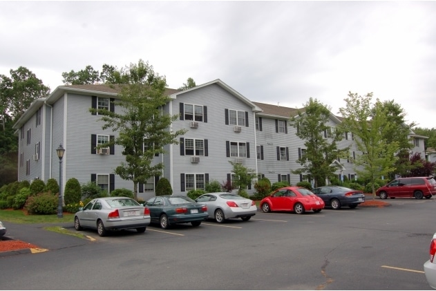 Greenleaves Condominiums in Hadley, MA - Foto de edificio