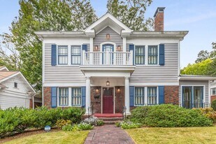 656 Yorkshire Rd NE in Atlanta, GA - Building Photo